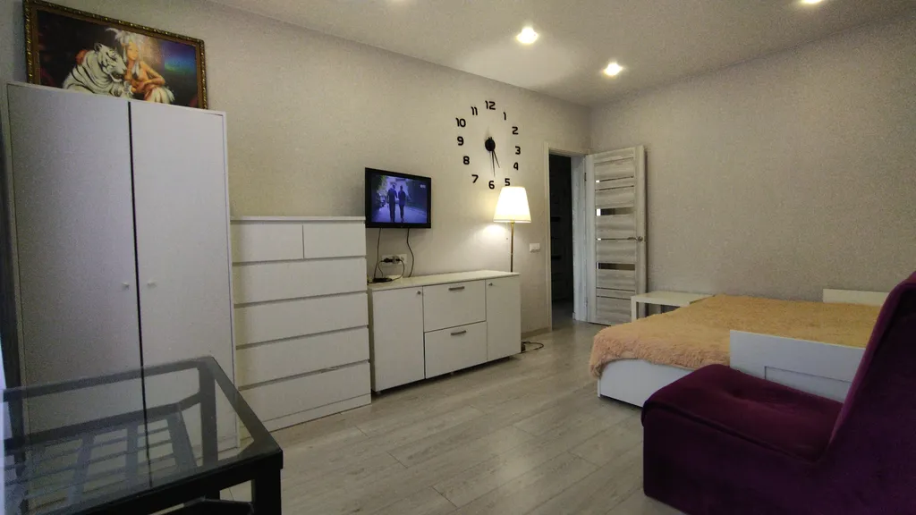 Уютная,светлая квартира в шикарном  доме. Отличная инфраструктура.