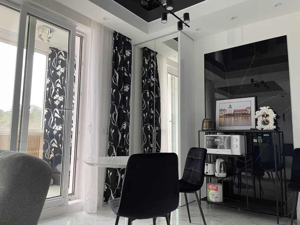 Уютная квартира с видом на озеро и сосновый лес