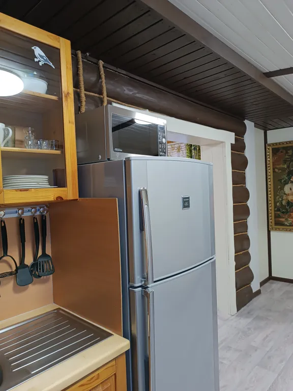 Уютный домик у реки