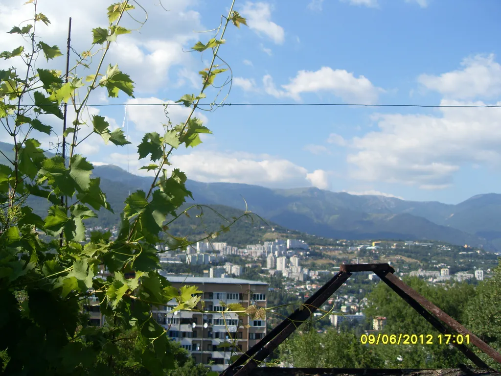 Коттедж с видом на Ялту