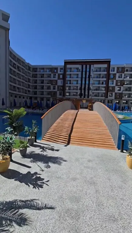 Апартаменты с личным пляжем и бассейном