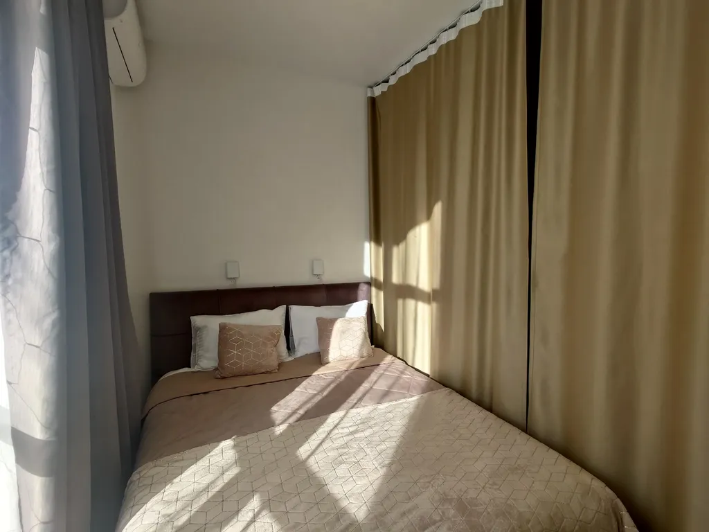 Удобная и уютная студия с балконом и видом на сад и горы