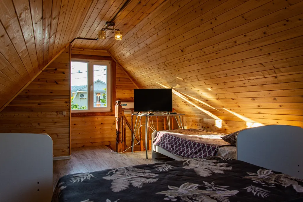 Деревянный экодом в идеально чистом месте