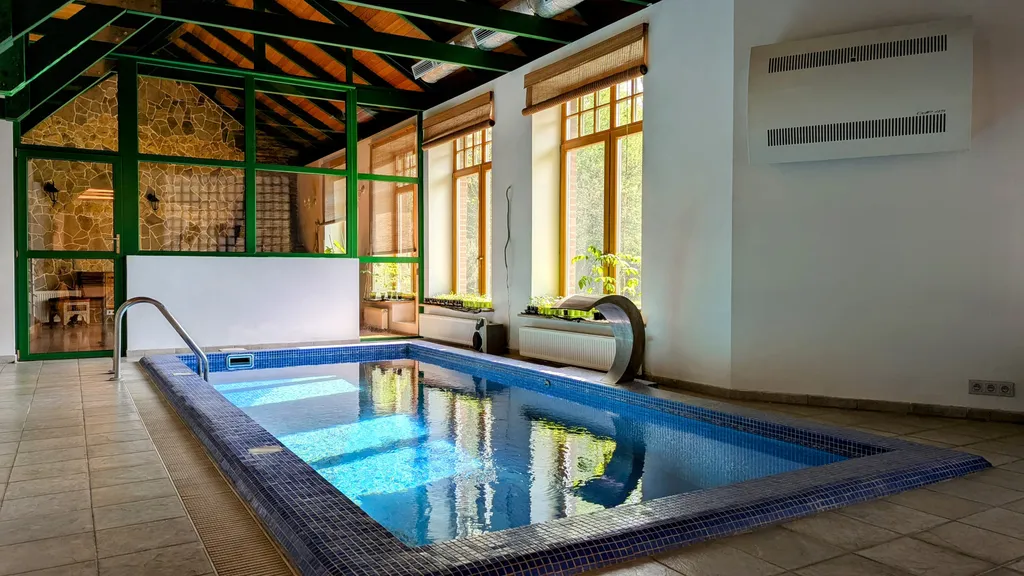 Коттедж Дом с бассейном в 3 километрах от МКАД — аренда посуточно в Москва