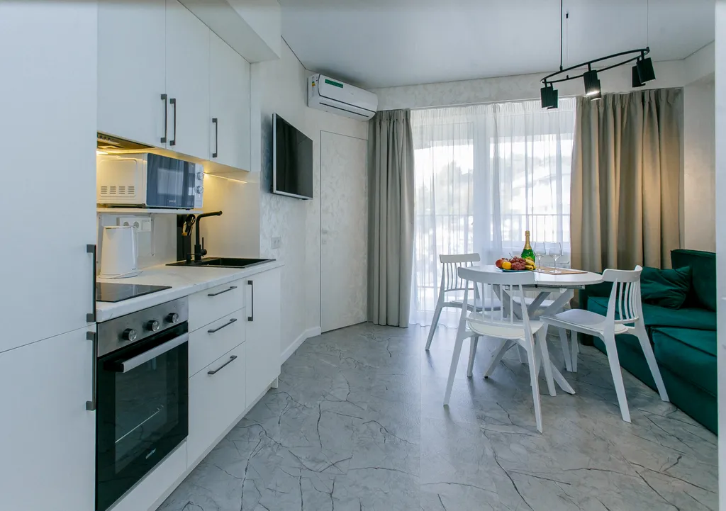 Просторный апартамент с видом на море и горы