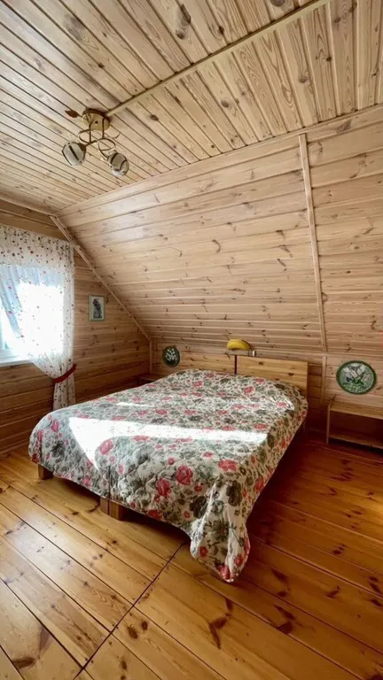 Домик на берегу Оки на территории сельской усадьбы Варежка