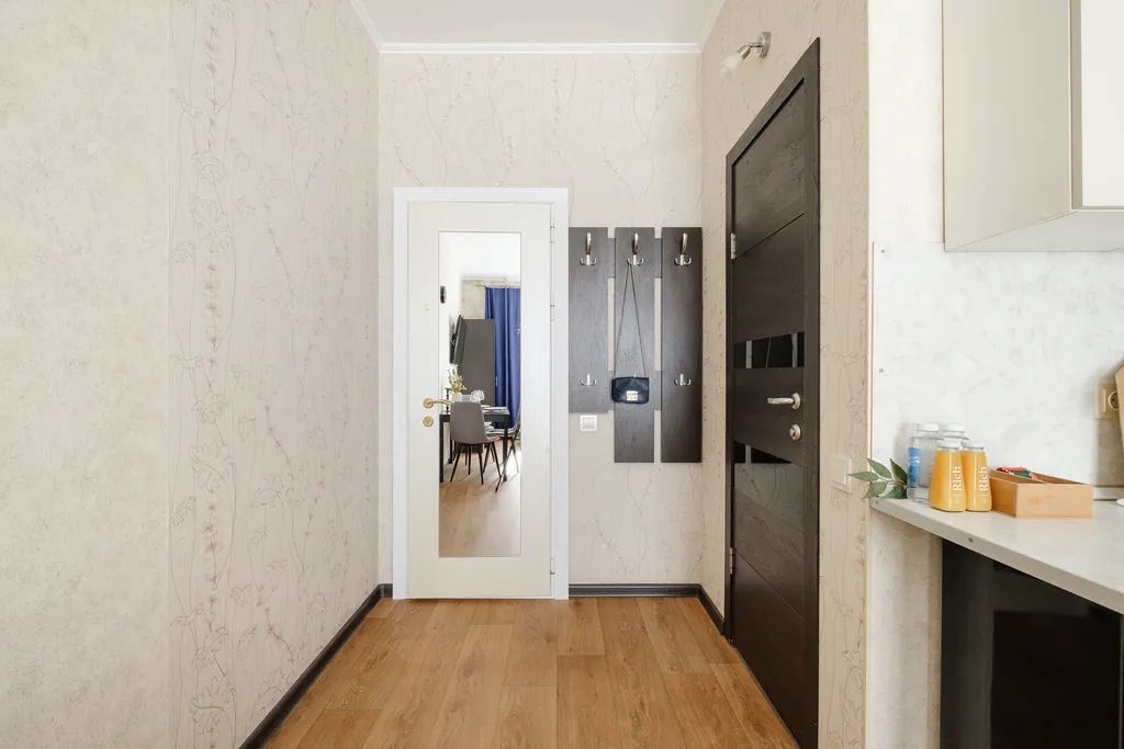 Транспорт и кафе в двух минутах ходьбы