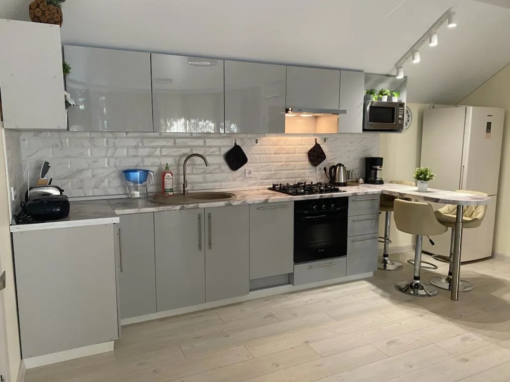 Коттедж с теплым бассейном и баней на дровах