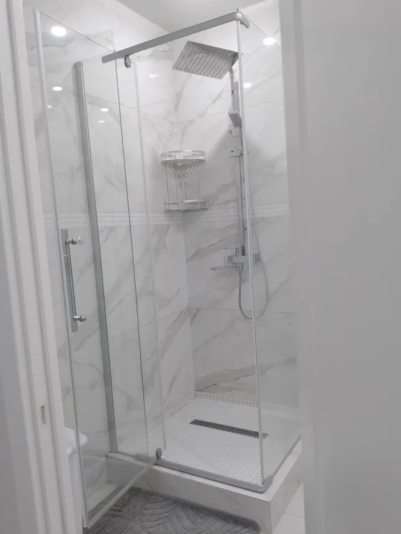 Просторная квартира с видовым балконом близ Питьевой Галереи Санатории