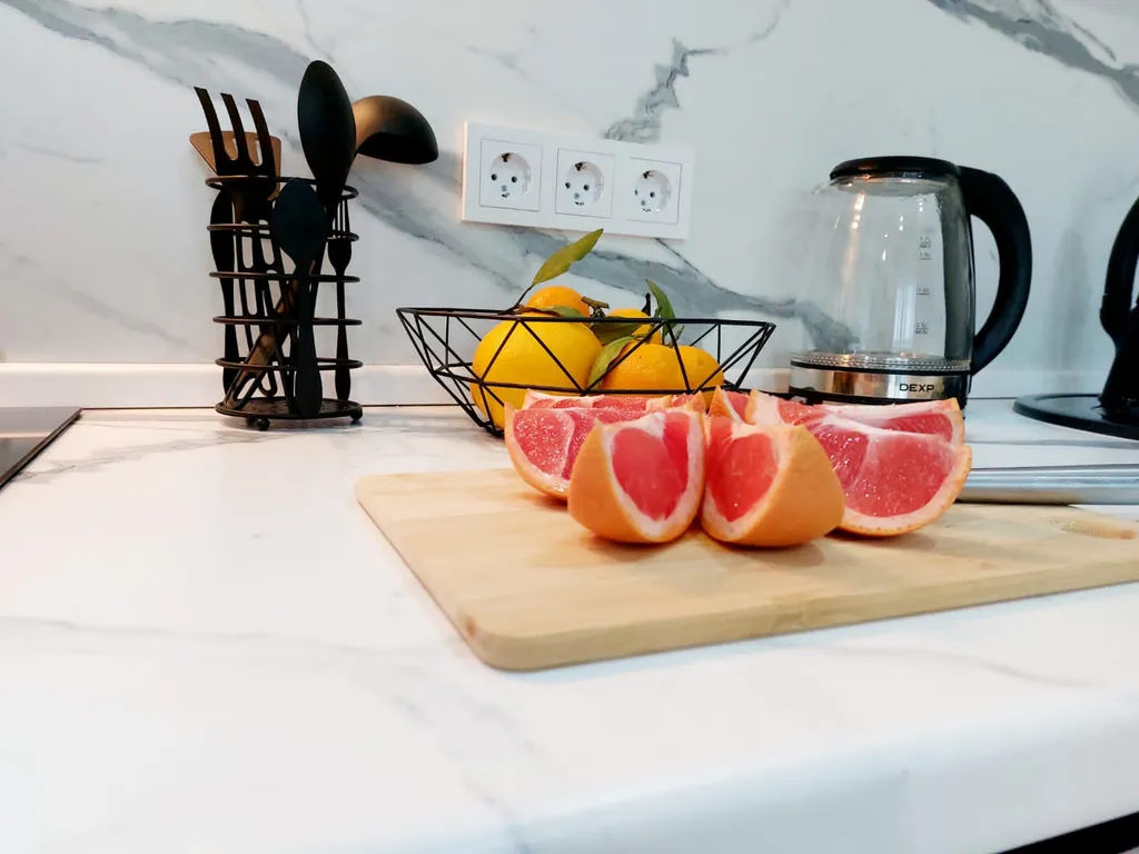 Светлая студия близко к центру