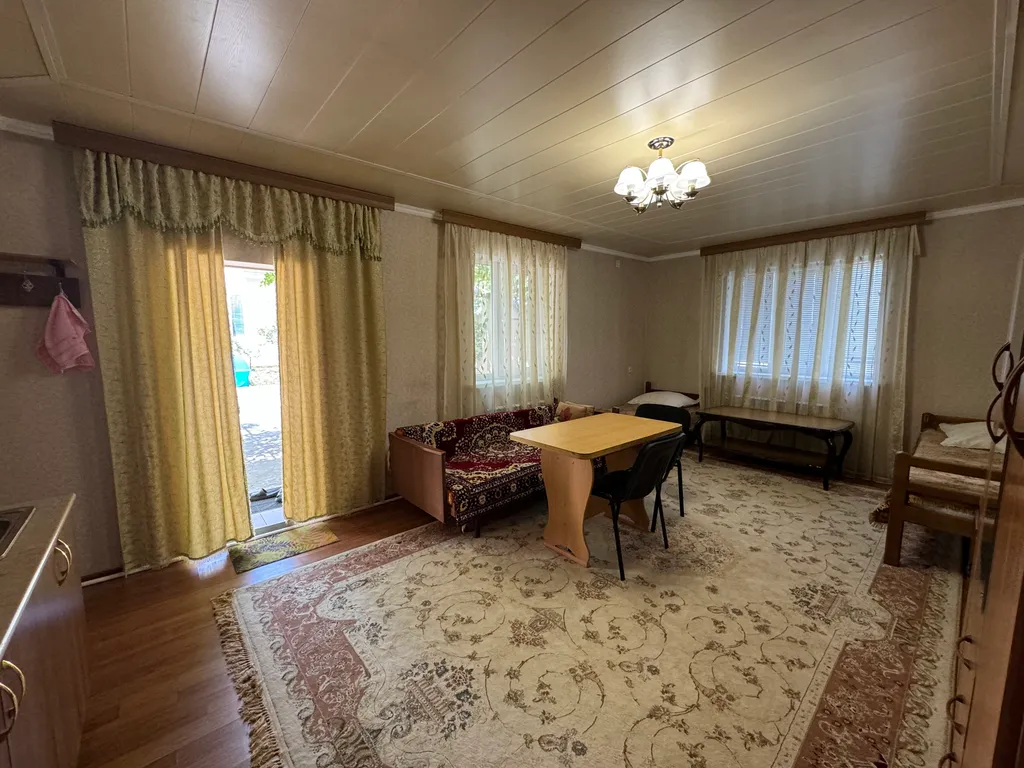 Комната во дворе частного дома