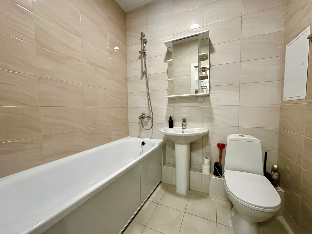 Студия с кроватью и дизайнерким ремонтом