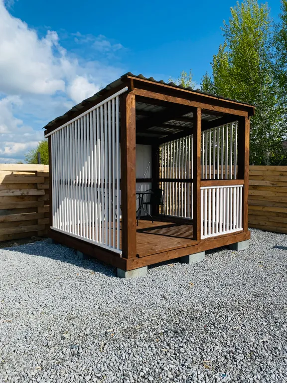 Домик вблизи озера