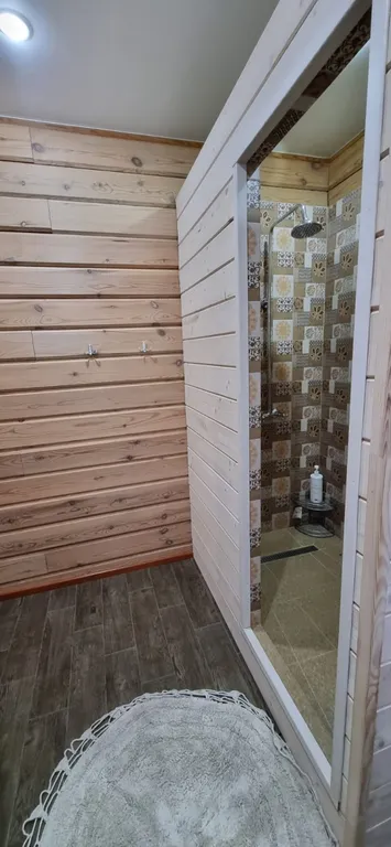 Дом по соседству с вотчиной Деда мороза