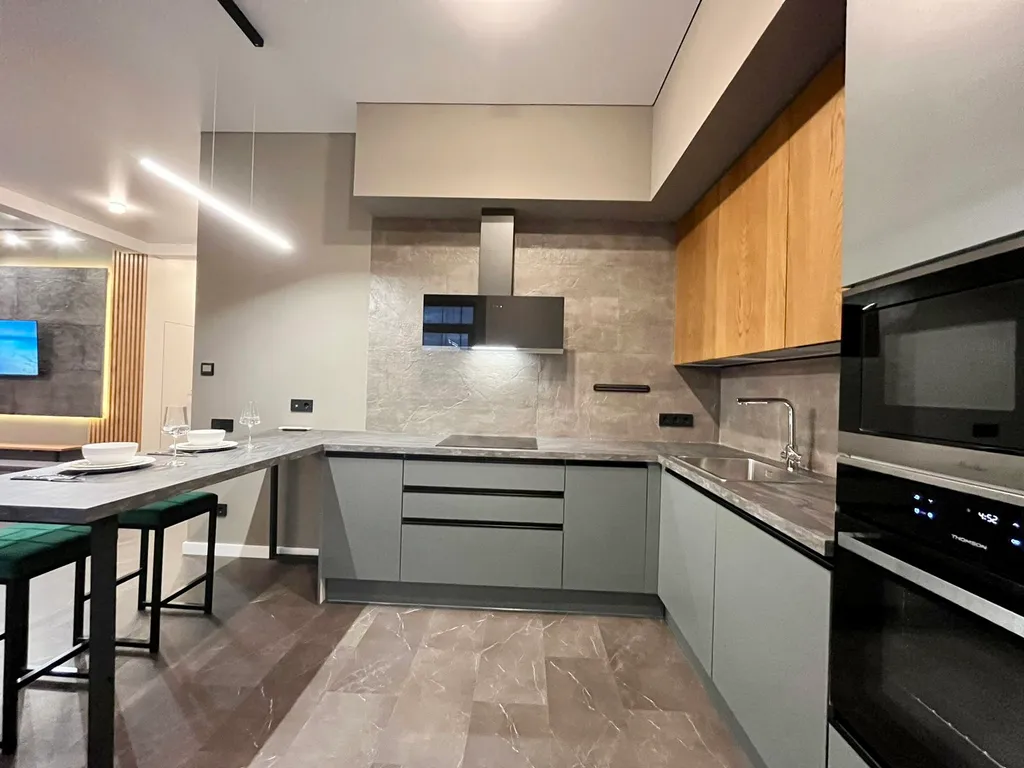 Стильный дом с теплым бассейном и сауной