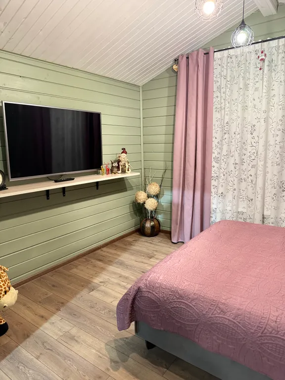 Загородный домик с бассейном и сауной