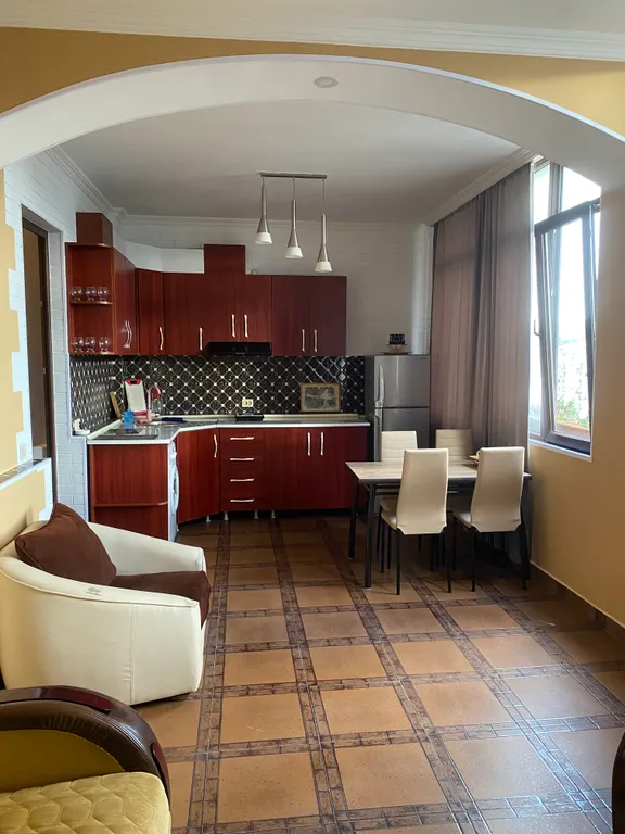 Уютная квартира с большими окнами и красивым видом