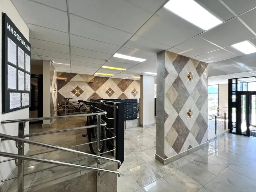 Квартира у Теннисной академии и Ледового