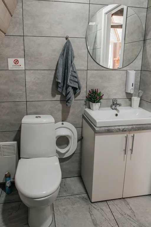 Треугольный Дом в лесу