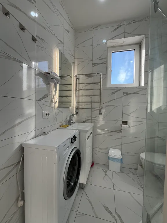 Отличный дом со своим двором в центре поселка