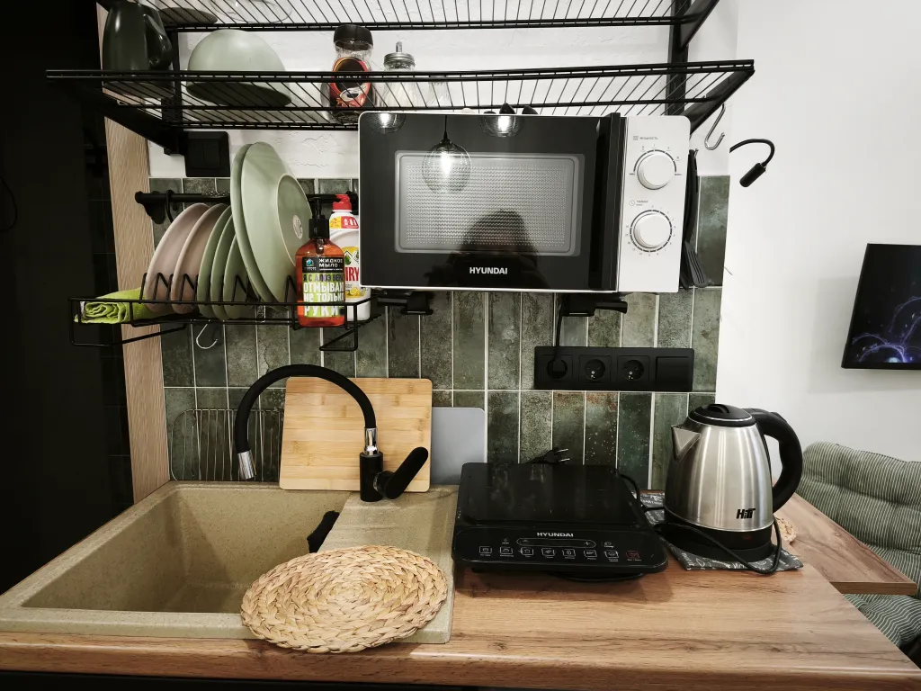 Центр. Сталинка с балконом с красивым видом на бульвар возле университа