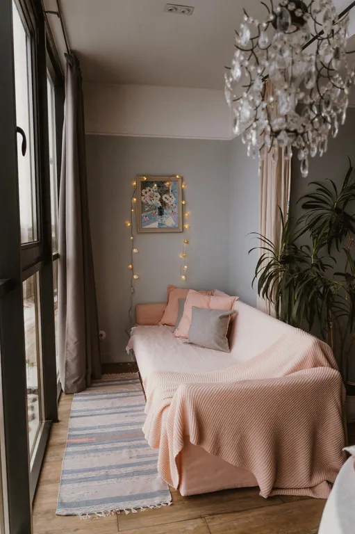 Дизайнерские апартаменты с панорамными окнами под крышей