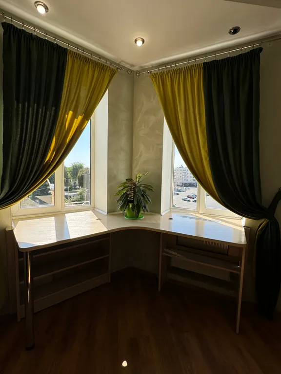 Большая 3-комнатная квартира в самом центре на площади