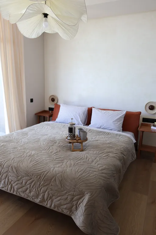 Светлый коттедж с видом на море