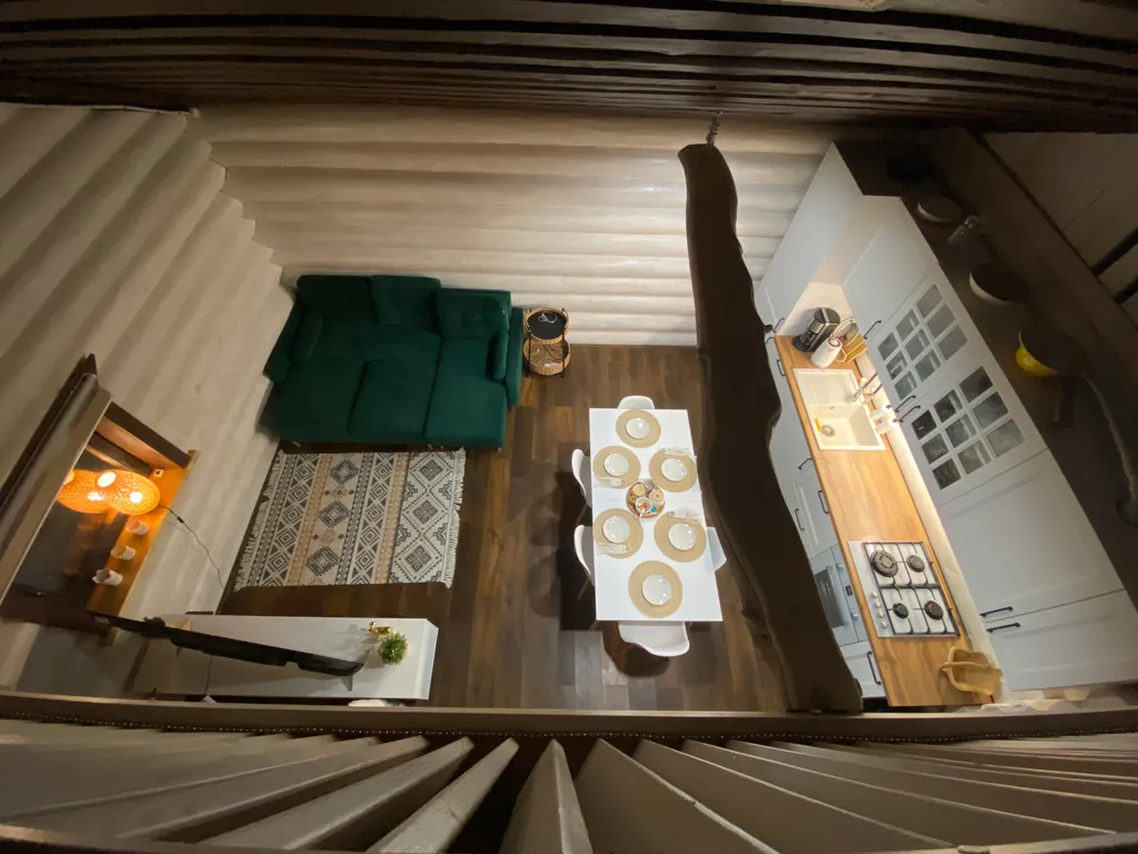 Сказочный дом в лесу