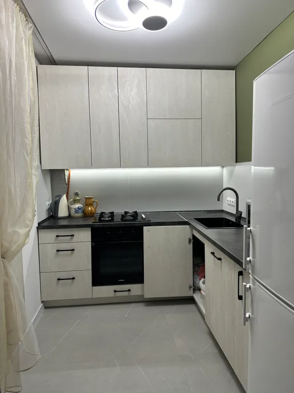 Двухкомнатная квартира с частичным видом на море