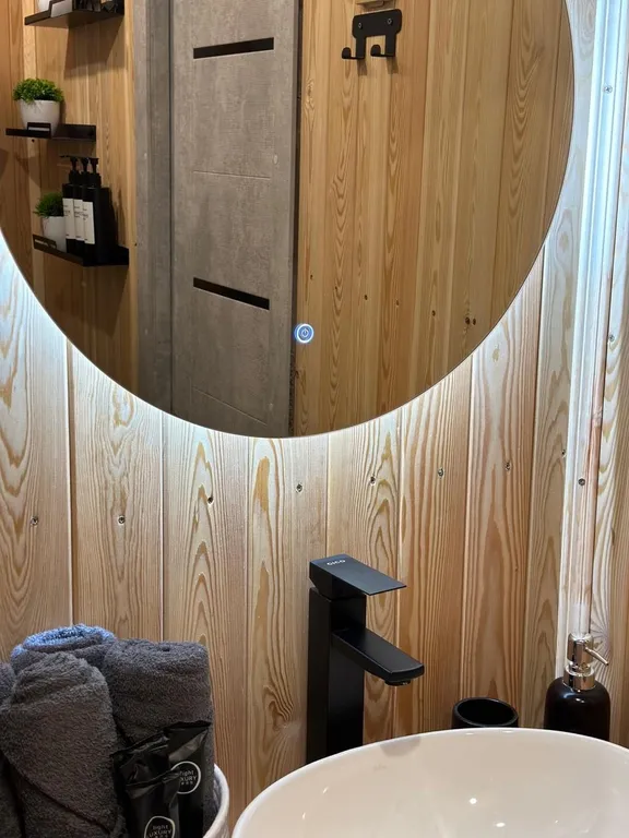 Уютный дом в лесу