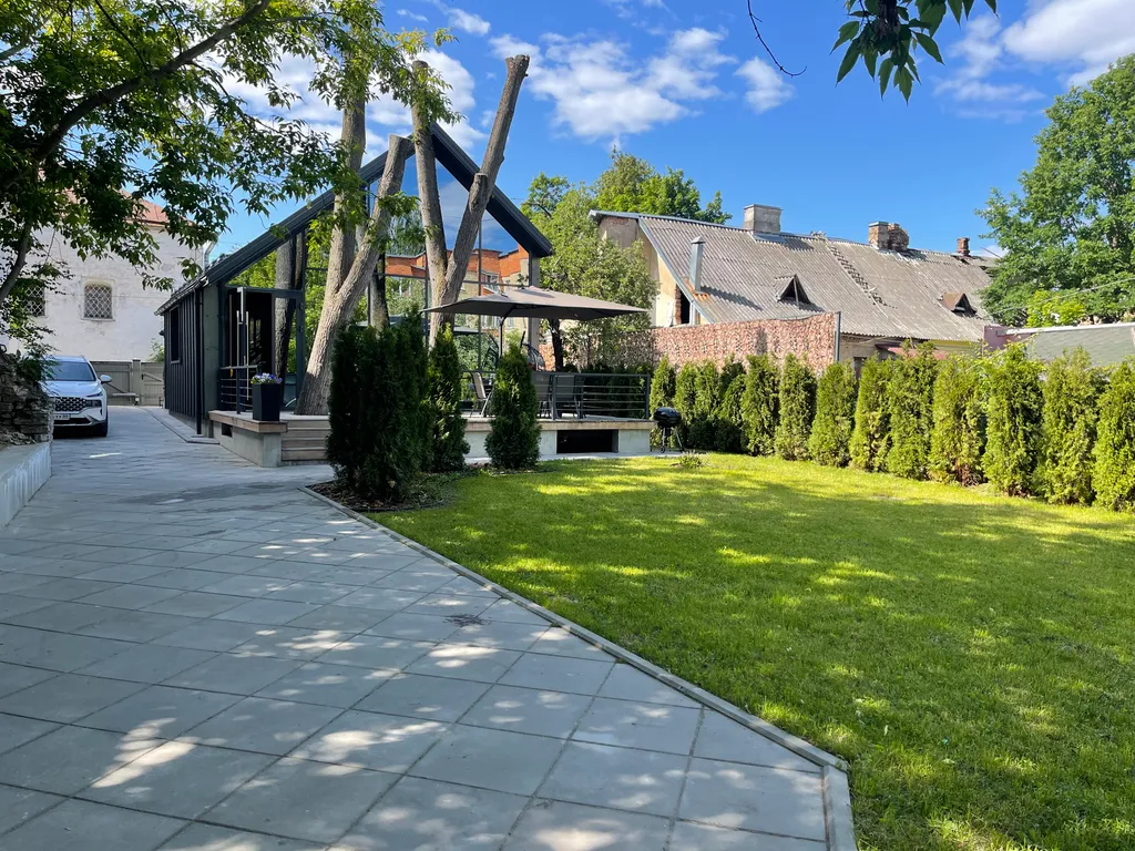 Подызбица у Дома Печенко