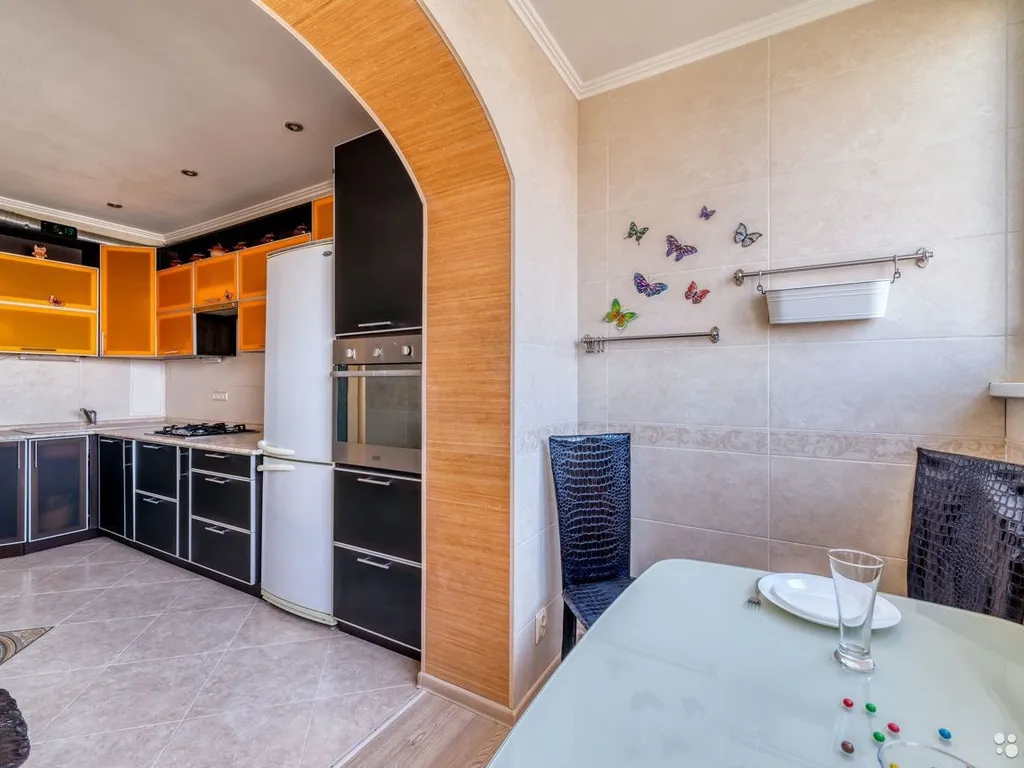 Трешка в центре города с охраняемой парковкой