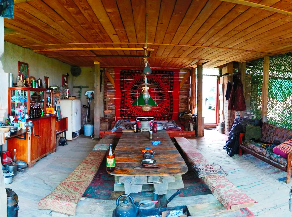 Деревенский дом с видом на озеро