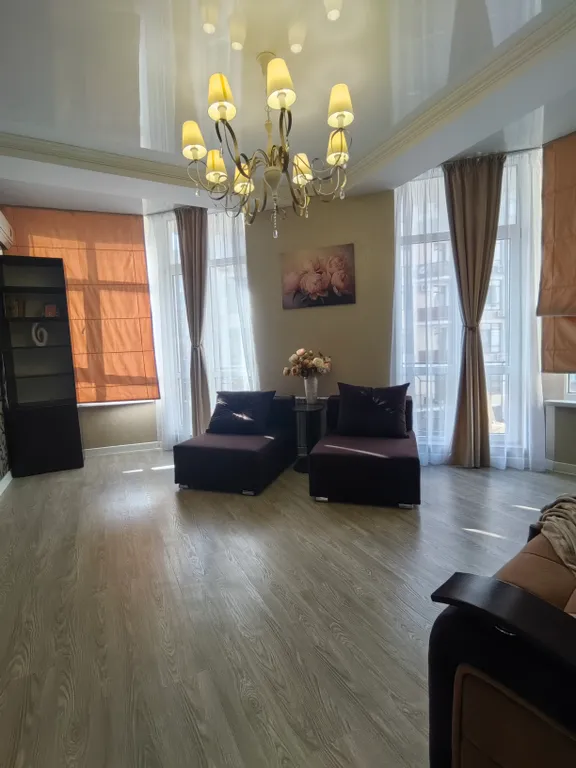 Евротрешка на берегу моря