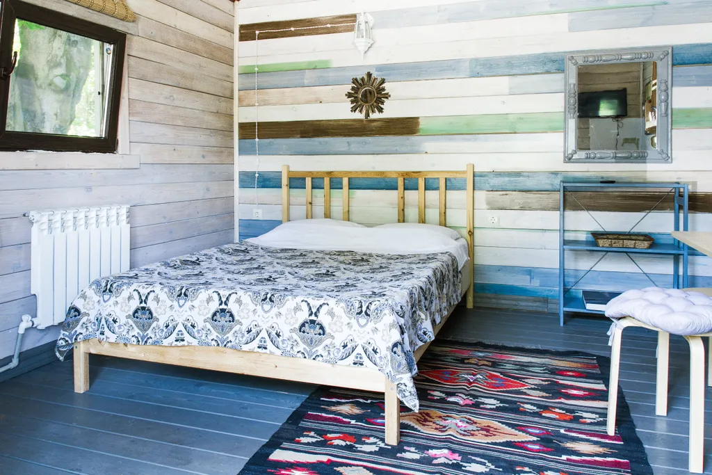 Дом в тени многолетнего дуба