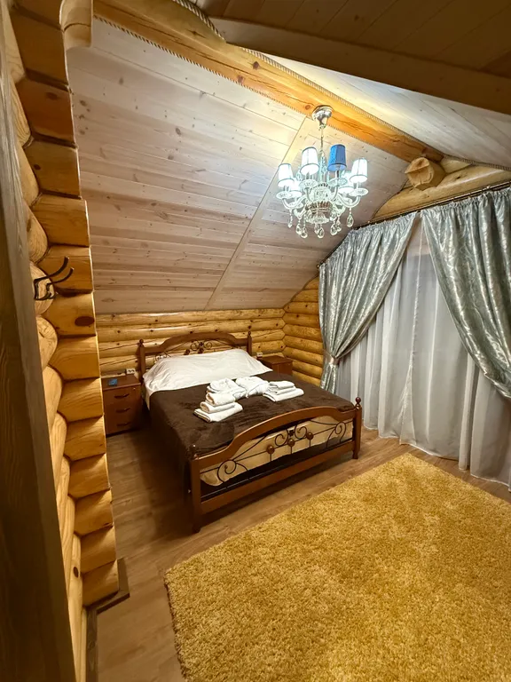 Двухэтажный дом из сруба а Теберде с баней с видом на горы и реку