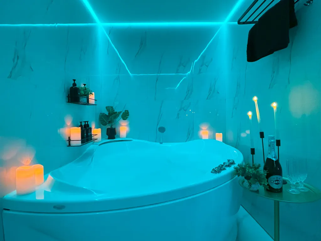 Студия с большой джакузи для двоих