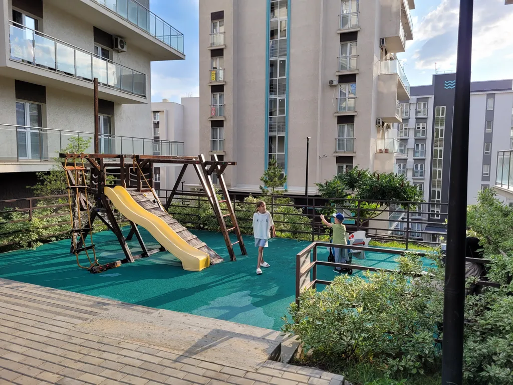 Современная студия у моря с видом на бассейн и горы