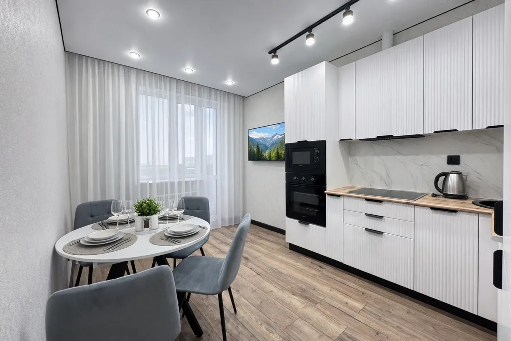 Евродвухкомнатная квартира с дизайнерским ремонтом