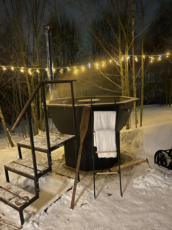 Дом в облаках у леса