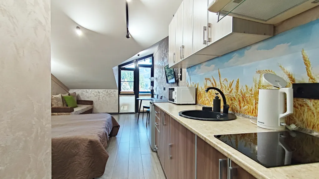 Уютная студия с балконом и красивым видом на горы