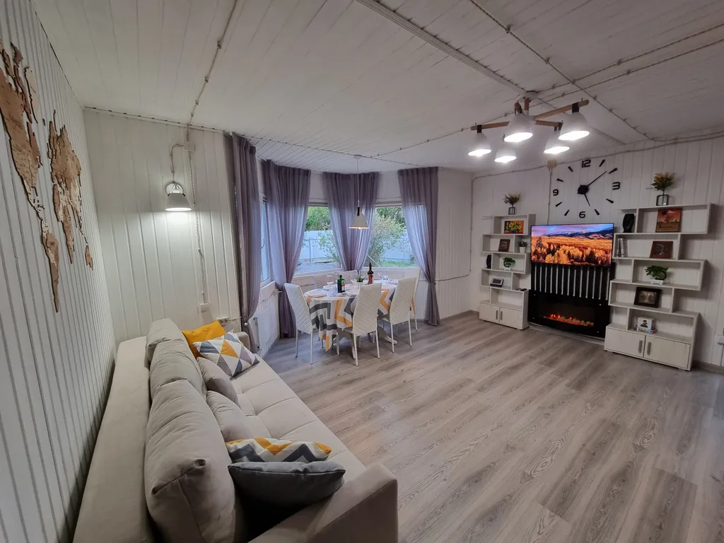 Коттедж Уютный загородный дом с большой гостиной — Стеклянный