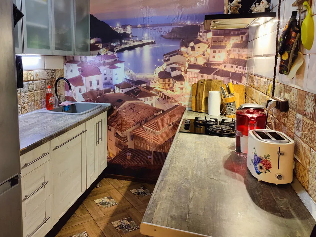 Современный дом с уличной подогреваемой купелью и сауной