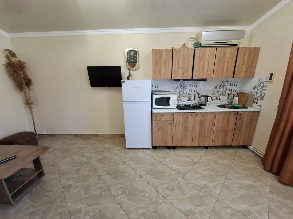 Двухкомнатный домик с террасой и кухней на Азовском море 2