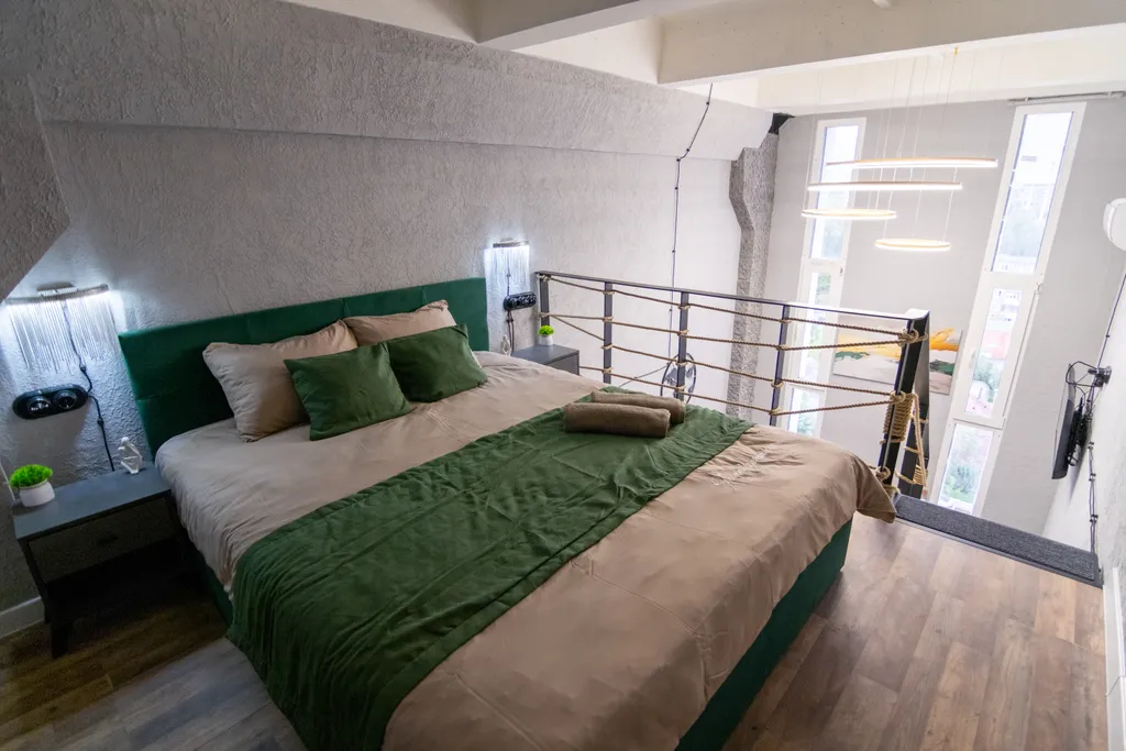 Двухуровневая студия с стильным современным ремонтом