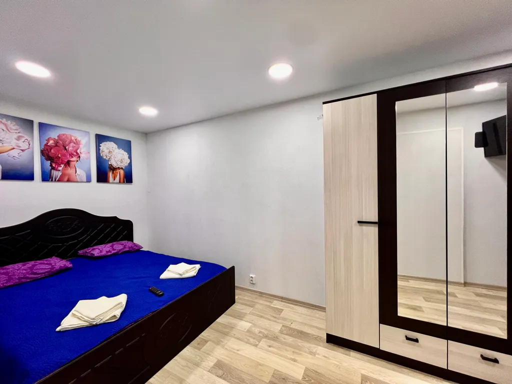 Двухкомнатная квартира в центре возле ряда сетевых магазинов