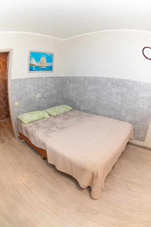 Уютная студия с лоджией в тени тополей