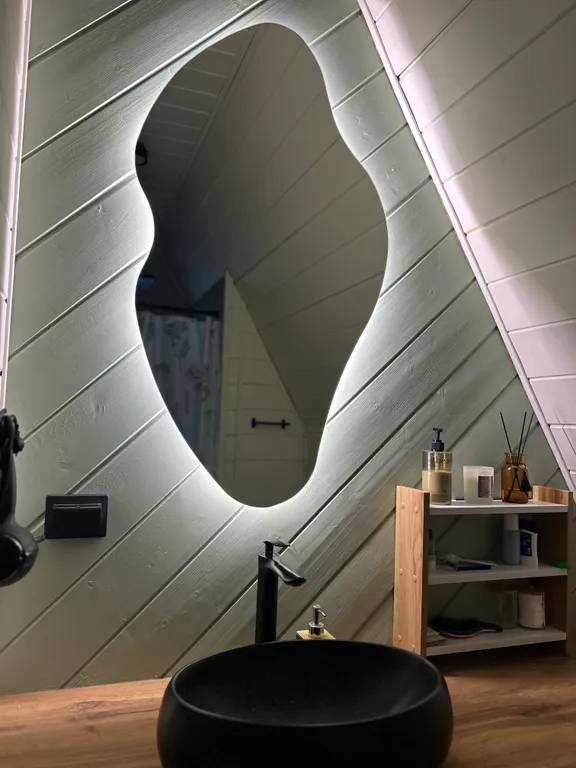 Современный треугольный эко дом