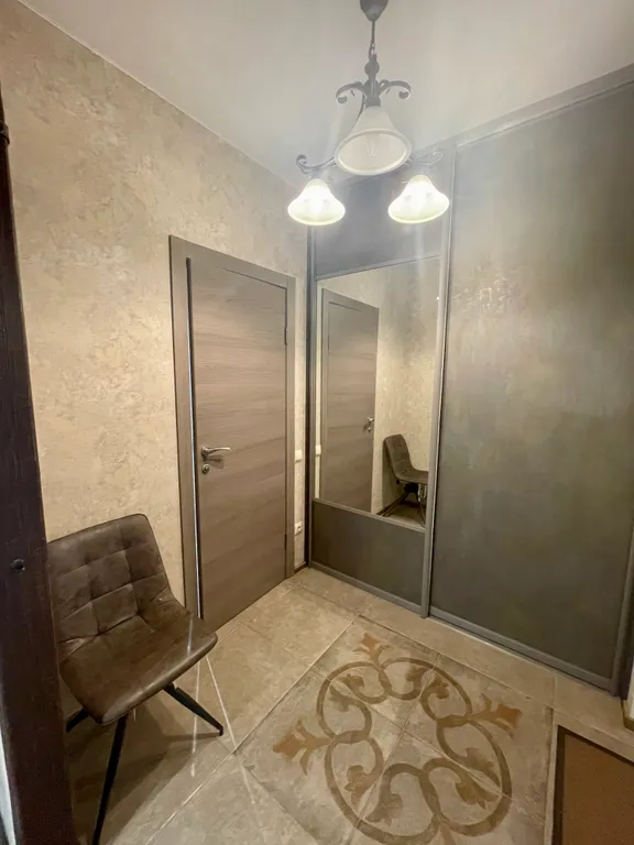 Стильный апартамент с выделенной спальней в центре